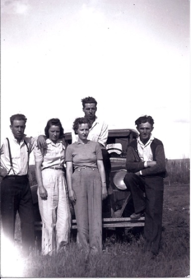Gordon Wesley , Margaret and Doris Udell with two others